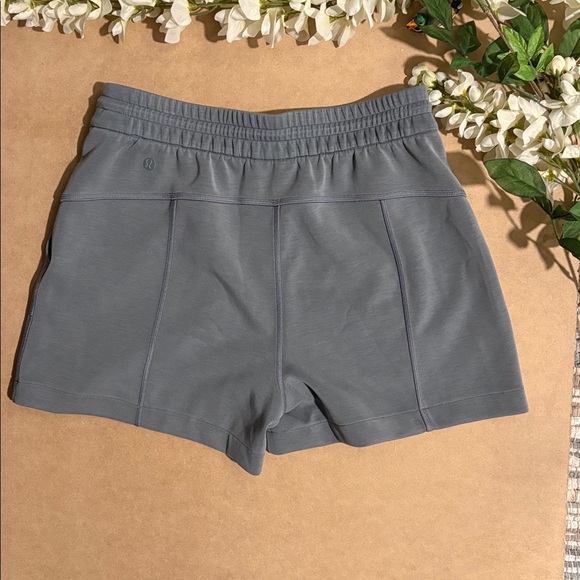 lululemon softstreme high-rise shorts 4" - Picture 2 of 13